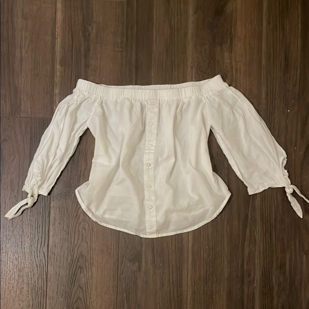 Rue21 White Off-the-Shoulder Button-Up Top